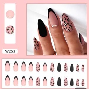 PRESS ON NAILS (ALMOND)